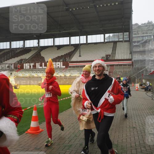 07.12.2025 - St. Pauli X-Mass-Run No. 15 Fabian Wolf http://msf.ph/oto/9392667 07.12.2025 10:12:04 Ziel 756, 1389, 1526, 1687, 1688, 1833, 2177, 2906, 3870, 3932, 3935, 4658 meine-sportfotos.de