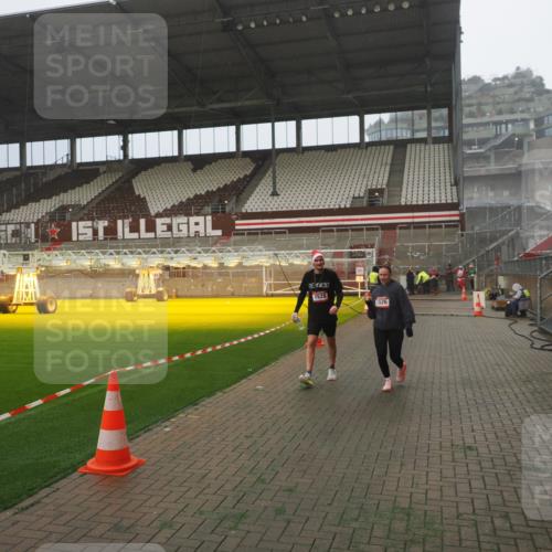 07.12.2025 - St. Pauli X-Mass-Run No. 15 Fabian Wolf http://msf.ph/oto/9392676 07.12.2025 10:12:11 Ziel 756, 1389, 1526, 1833, 2177, 3870, 4658 meine-sportfotos.de