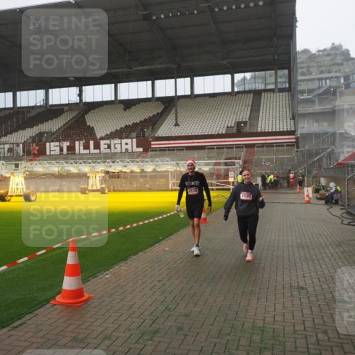 07.12.2025 - St. Pauli X-Mass-Run No. 15 Fabian Wolf http://msf.ph/oto/9392678 07.12.2025 10:12:11 Ziel 756, 1389, 1526, 1833, 2177, 3870, 4658 meine-sportfotos.de