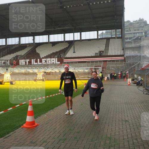 07.12.2025 - St. Pauli X-Mass-Run No. 15 Fabian Wolf http://msf.ph/oto/9392679 07.12.2025 10:12:12 Ziel 756, 1389, 1526, 1833, 2177, 3870, 4658 meine-sportfotos.de