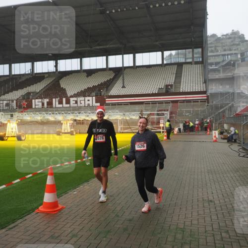 07.12.2025 - St. Pauli X-Mass-Run No. 15 Fabian Wolf http://msf.ph/oto/9392681 07.12.2025 10:12:12 Ziel 756, 1389, 1526, 1833, 2177, 3870, 4658 meine-sportfotos.de