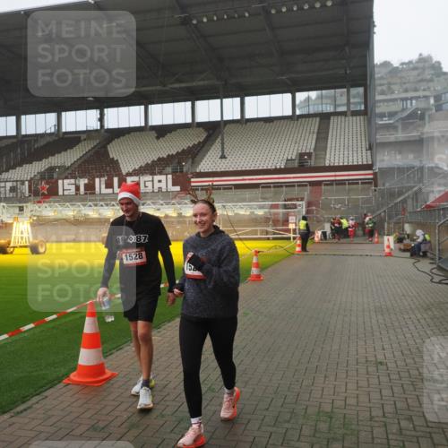 07.12.2025 - St. Pauli X-Mass-Run No. 15 Fabian Wolf http://msf.ph/oto/9392684 07.12.2025 10:12:13 Ziel 756, 1389, 1526, 1833, 2177, 3870, 4658 meine-sportfotos.de