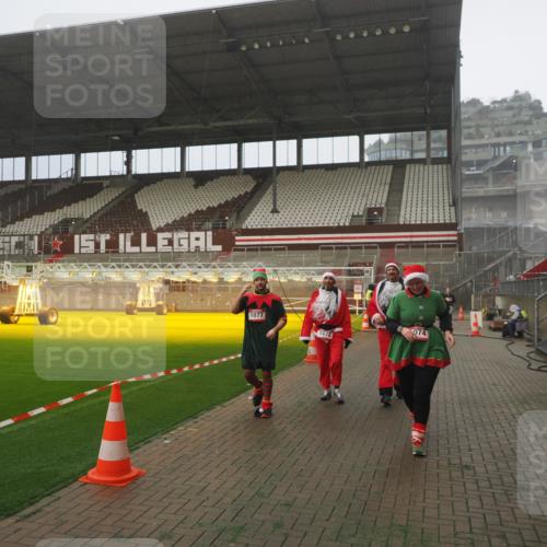 07.12.2025 - St. Pauli X-Mass-Run No. 15 Fabian Wolf http://msf.ph/oto/9392697 07.12.2025 10:12:28 Ziel 1070, 1072, 1074, 1077, 2758, 2760, 2770, 3585 meine-sportfotos.de