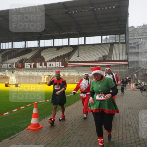 07.12.2025 - St. Pauli X-Mass-Run No. 15 Fabian Wolf http://msf.ph/oto/9392702 07.12.2025 10:12:29 Ziel 1070, 1072, 1074, 1077, 2758, 2760, 2770, 3585 meine-sportfotos.de