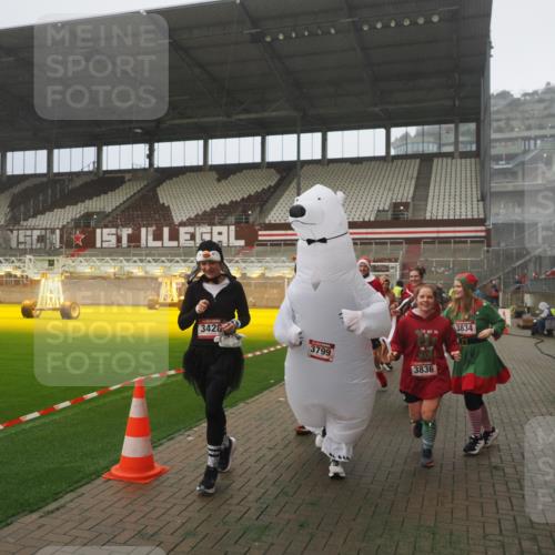 07.12.2025 - St. Pauli X-Mass-Run No. 15 Fabian Wolf http://msf.ph/oto/9392734 07.12.2025 10:12:46 Ziel 9, 18, 938, 2770, 3040, 3428, 3514, 3551, 3557, 3585, 3799, 3834, 3836 meine-sportfotos.de