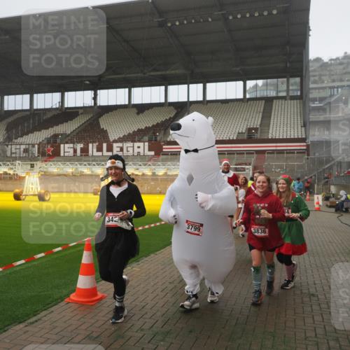 07.12.2025 - St. Pauli X-Mass-Run No. 15 Fabian Wolf http://msf.ph/oto/9392735 07.12.2025 10:12:46 Ziel 9, 18, 938, 2770, 3040, 3428, 3514, 3551, 3557, 3585, 3799, 3834, 3836 meine-sportfotos.de