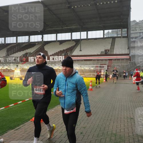07.12.2025 - St. Pauli X-Mass-Run No. 15 Fabian Wolf http://msf.ph/oto/9392766 07.12.2025 10:12:57 Ziel 9, 18, 80, 938, 1397, 2687, 3040, 3551, 3557, 4487 meine-sportfotos.de