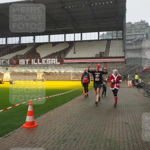 07.12.2025 - St. Pauli X-Mass-Run No. 15 Fabian Wolf http://msf.ph/oto/9392773 07.12.2025 10:13:02 Ziel 80, 938, 1397, 1733, 2687, 2711, 2712, 4487 meine-sportfotos.de