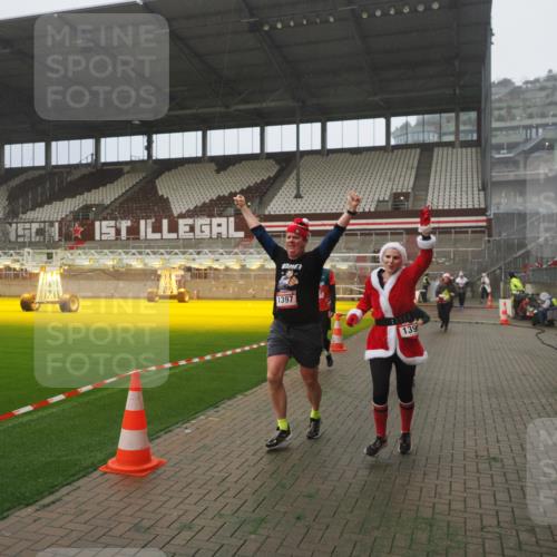 07.12.2025 - St. Pauli X-Mass-Run No. 15 Fabian Wolf http://msf.ph/oto/9392778 07.12.2025 10:13:03 Ziel 80, 938, 1397, 1733, 2687, 2711, 2712, 3588, 4487 meine-sportfotos.de