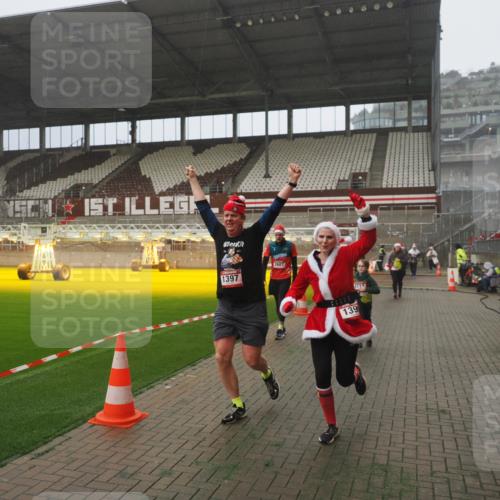 07.12.2025 - St. Pauli X-Mass-Run No. 15 Fabian Wolf http://msf.ph/oto/9392779 07.12.2025 10:13:03 Ziel 80, 938, 1397, 1733, 2687, 2711, 2712, 3588, 4487 meine-sportfotos.de