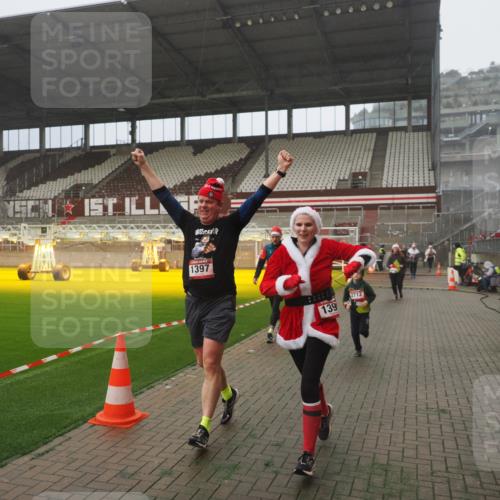 07.12.2025 - St. Pauli X-Mass-Run No. 15 Fabian Wolf http://msf.ph/oto/9392780 07.12.2025 10:13:03 Ziel 80, 938, 1397, 1733, 2687, 2711, 2712, 3588, 4487 meine-sportfotos.de