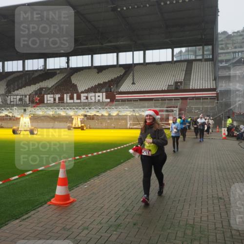 07.12.2025 - St. Pauli X-Mass-Run No. 15 Fabian Wolf http://msf.ph/oto/9392790 07.12.2025 10:13:08 Ziel 80, 1044, 1126, 1397, 1733, 2687, 2711, 2712, 3588, 3589, 4487, 4664 meine-sportfotos.de