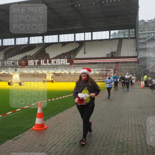 07.12.2025 - St. Pauli X-Mass-Run No. 15 Fabian Wolf http://msf.ph/oto/9392792 07.12.2025 10:13:08 Ziel 80, 1044, 1126, 1397, 1733, 2687, 2711, 2712, 3588, 3589, 4487, 4664 meine-sportfotos.de