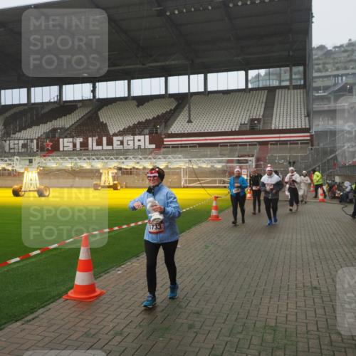 07.12.2025 - St. Pauli X-Mass-Run No. 15 Fabian Wolf http://msf.ph/oto/9392798 07.12.2025 10:13:11 Ziel 80, 1044, 1126, 1397, 1733, 2711, 2712, 3588, 3589, 4081, 4082, 4083, 4487, 4664 meine-sportfotos.de