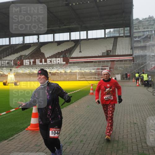 07.12.2025 - St. Pauli X-Mass-Run No. 15 Fabian Wolf http://msf.ph/oto/9392836 07.12.2025 10:13:24 Ziel 1044, 1062, 1126, 1220, 3589, 4081, 4082, 4083, 4664 meine-sportfotos.de