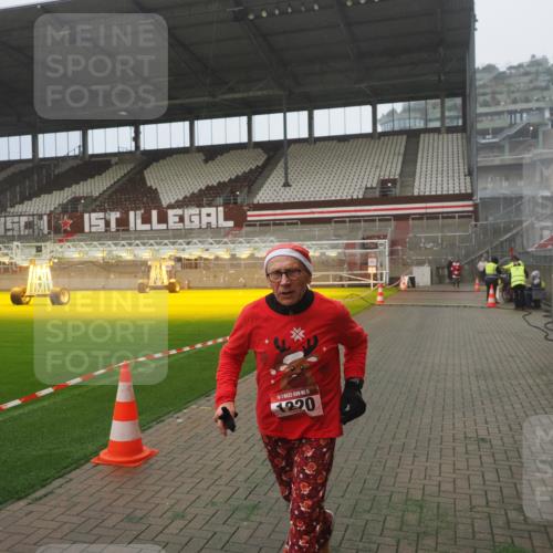 07.12.2025 - St. Pauli X-Mass-Run No. 15 Fabian Wolf http://msf.ph/oto/9392839 07.12.2025 10:13:24 Ziel 1044, 1062, 1126, 1220, 3589, 4081, 4082, 4083, 4664 meine-sportfotos.de