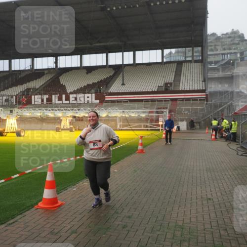 07.12.2025 - St. Pauli X-Mass-Run No. 15 Fabian Wolf http://msf.ph/oto/9392858 07.12.2025 10:13:40 Ziel 88, 970, 1699, 2905 meine-sportfotos.de