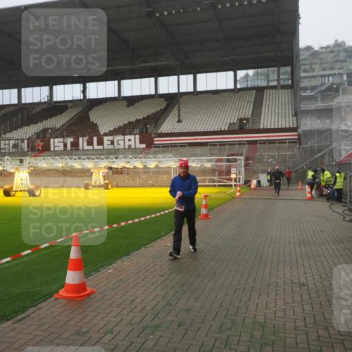 07.12.2025 - St. Pauli X-Mass-Run No. 15 Fabian Wolf http://msf.ph/oto/9392863 07.12.2025 10:13:46 Ziel 88, 970, 1699, 2905, 2951 meine-sportfotos.de