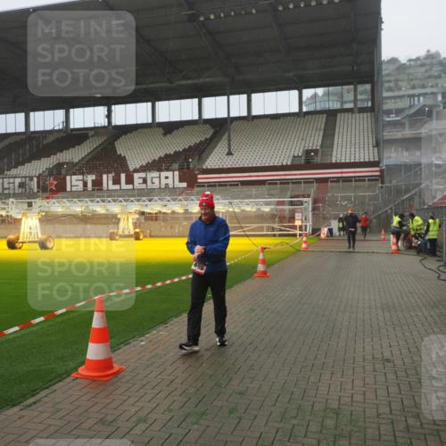 07.12.2025 - St. Pauli X-Mass-Run No. 15 Fabian Wolf http://msf.ph/oto/9392865 07.12.2025 10:13:47 Ziel 88, 970, 1699, 2905, 2951 meine-sportfotos.de