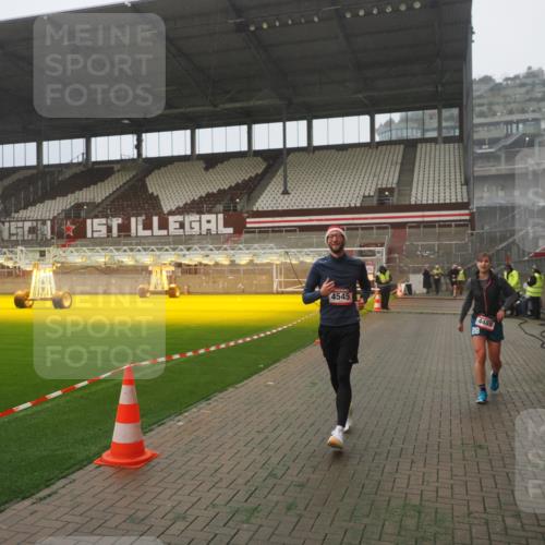 07.12.2025 - St. Pauli X-Mass-Run No. 15 Fabian Wolf http://msf.ph/oto/9392912 07.12.2025 10:14:20 Ziel 174, 352, 3243, 4489, 4502, 4526, 4545 meine-sportfotos.de