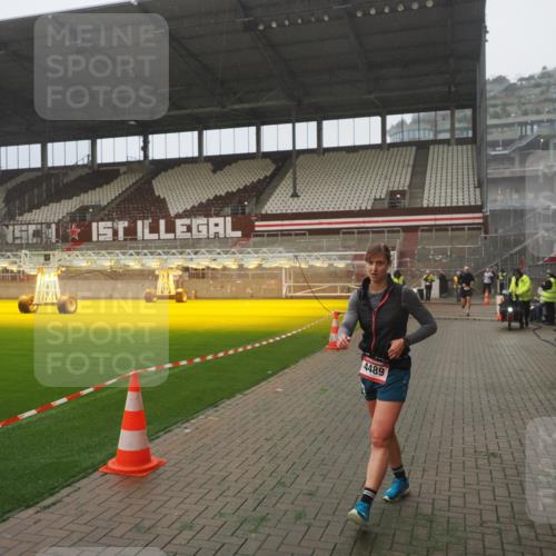 07.12.2025 - St. Pauli X-Mass-Run No. 15 Fabian Wolf http://msf.ph/oto/9392924 07.12.2025 10:14:22 Ziel 174, 352, 1158, 3243, 4489, 4545 meine-sportfotos.de