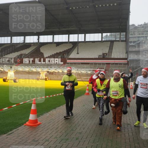 07.12.2025 - St. Pauli X-Mass-Run No. 15 Fabian Wolf http://msf.ph/oto/9392948 07.12.2025 10:14:41 Ziel 1158, 2564, 2617, 2618, 2864, 3481, 3565, 4508 meine-sportfotos.de