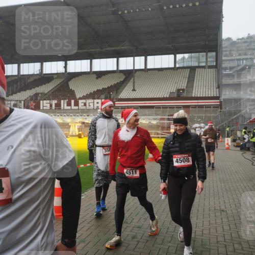 07.12.2025 - St. Pauli X-Mass-Run No. 15 Fabian Wolf http://msf.ph/oto/9392967 07.12.2025 10:14:45 Ziel 2564, 2617, 2618, 2864, 3481, 3565, 4508 meine-sportfotos.de