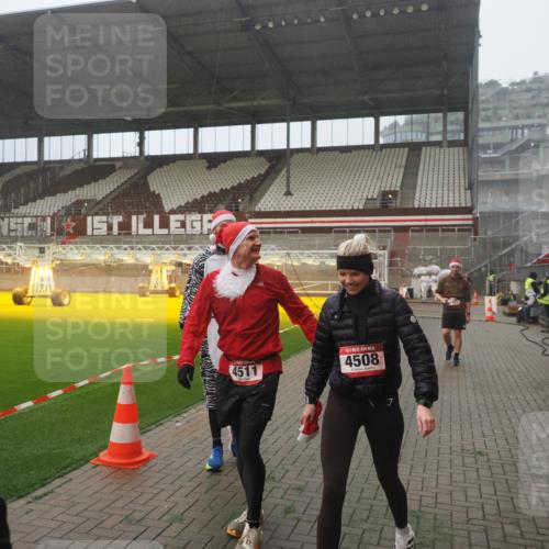 07.12.2025 - St. Pauli X-Mass-Run No. 15 Fabian Wolf http://msf.ph/oto/9392968 07.12.2025 10:14:45 Ziel 2564, 2617, 2618, 2864, 3481, 3565, 4508 meine-sportfotos.de