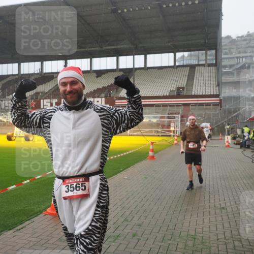 07.12.2025 - St. Pauli X-Mass-Run No. 15 Fabian Wolf http://msf.ph/oto/9392981 07.12.2025 10:14:48 Ziel 1363, 1867, 1869, 1873, 3481, 3565, 4508 meine-sportfotos.de