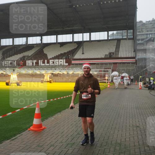 07.12.2025 - St. Pauli X-Mass-Run No. 15 Fabian Wolf http://msf.ph/oto/9392988 07.12.2025 10:14:50 Ziel 1363, 1867, 1869, 1873, 3481, 3565 meine-sportfotos.de