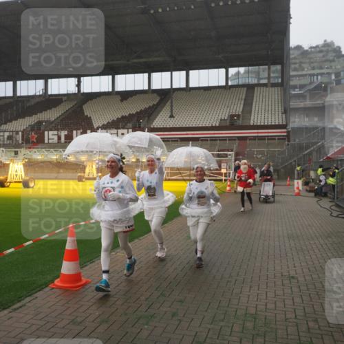 07.12.2025 - St. Pauli X-Mass-Run No. 15 Fabian Wolf http://msf.ph/oto/9393007 07.12.2025 10:14:56 Ziel 762, 1363, 1867, 1869, 1873, 2883, 2891, 3481, 4001, 4004 meine-sportfotos.de