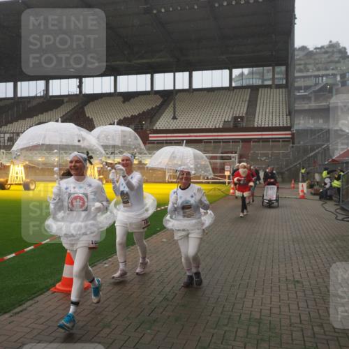 07.12.2025 - St. Pauli X-Mass-Run No. 15 Fabian Wolf http://msf.ph/oto/9393009 07.12.2025 10:14:57 Ziel 762, 1363, 1867, 1869, 1873, 2883, 2891, 3481, 4001, 4004 meine-sportfotos.de