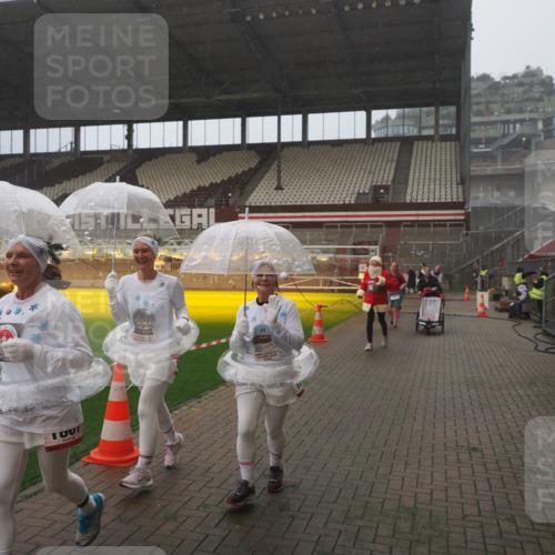 07.12.2025 - St. Pauli X-Mass-Run No. 15 Fabian Wolf http://msf.ph/oto/9393011 07.12.2025 10:14:57 Ziel 762, 1363, 1867, 1869, 1873, 2883, 2891, 3481, 4001, 4004 meine-sportfotos.de