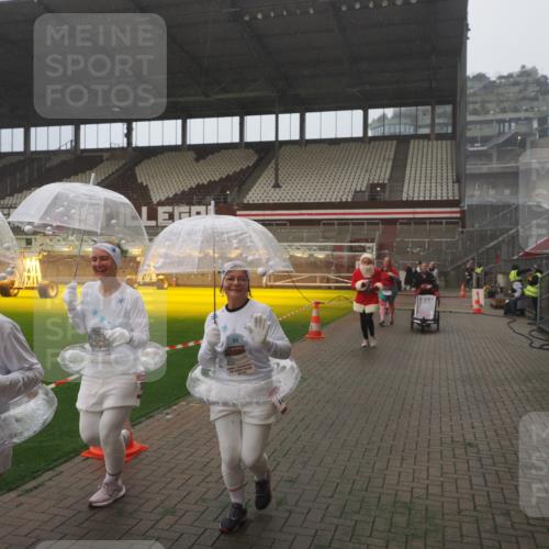 07.12.2025 - St. Pauli X-Mass-Run No. 15 Fabian Wolf http://msf.ph/oto/9393012 07.12.2025 10:14:57 Ziel 762, 1363, 1867, 1869, 1873, 2883, 2891, 3481, 4001, 4004 meine-sportfotos.de
