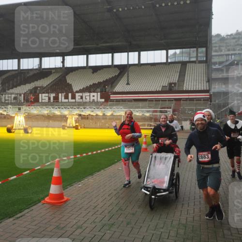 07.12.2025 - St. Pauli X-Mass-Run No. 15 Fabian Wolf http://msf.ph/oto/9393024 07.12.2025 10:15:02 Ziel 308, 762, 1363, 1867, 1869, 1873, 2883, 2891, 3741, 4001, 4004 meine-sportfotos.de