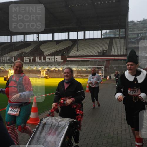 07.12.2025 - St. Pauli X-Mass-Run No. 15 Fabian Wolf http://msf.ph/oto/9393032 07.12.2025 10:15:04 Ziel 308, 762, 1363, 1867, 1869, 1873, 2666, 2667, 2668, 2883, 2891, 3741, 4001, 4004 meine-sportfotos.de
