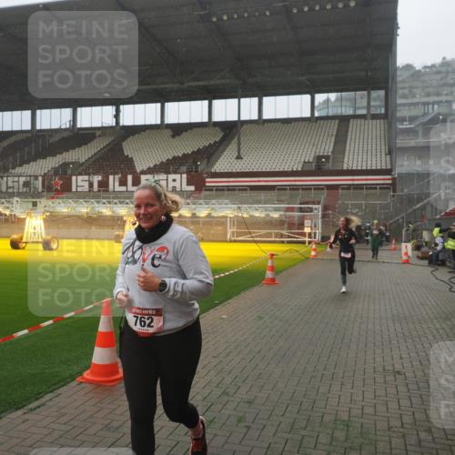 07.12.2025 - St. Pauli X-Mass-Run No. 15 Fabian Wolf http://msf.ph/oto/9393043 07.12.2025 10:15:06 Ziel 308, 762, 1363, 1867, 1869, 1873, 2666, 2667, 2668, 2883, 2891, 3741, 4001, 4004 meine-sportfotos.de