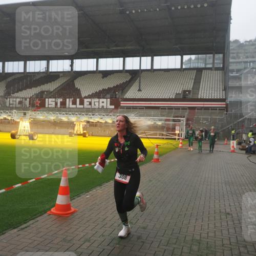 07.12.2025 - St. Pauli X-Mass-Run No. 15 Fabian Wolf http://msf.ph/oto/9393046 07.12.2025 10:15:08 Ziel 308, 762, 1363, 1869, 2666, 2667, 2668, 2883, 2891, 3741, 4001, 4004 meine-sportfotos.de