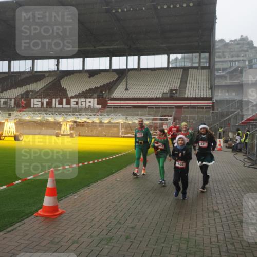 07.12.2025 - St. Pauli X-Mass-Run No. 15 Fabian Wolf http://msf.ph/oto/9393052 07.12.2025 10:15:17 Ziel 308, 431, 436, 438, 1180, 1183, 1885, 2666, 2667, 2668, 3103, 3741, 4494, 4536 meine-sportfotos.de