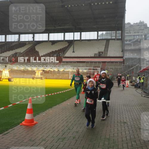 07.12.2025 - St. Pauli X-Mass-Run No. 15 Fabian Wolf http://msf.ph/oto/9393055 07.12.2025 10:15:17 Ziel 308, 431, 436, 438, 1180, 1183, 1885, 2666, 2667, 2668, 3103, 3741, 4494, 4536 meine-sportfotos.de