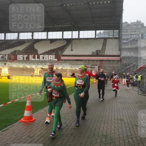 07.12.2025 - St. Pauli X-Mass-Run No. 15 Fabian Wolf http://msf.ph/oto/9393064 07.12.2025 10:15:20 Ziel 308, 431, 436, 438, 1180, 1183, 1885, 2666, 2667, 2668, 3103, 4494, 4536 meine-sportfotos.de