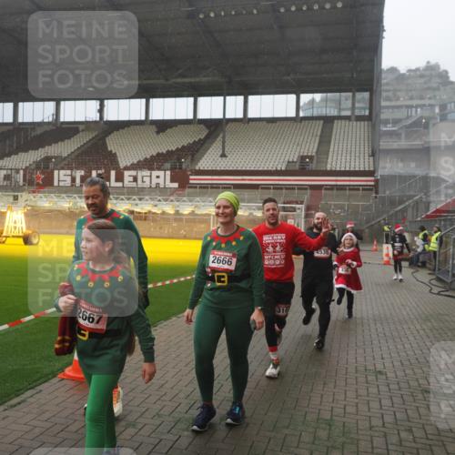 07.12.2025 - St. Pauli X-Mass-Run No. 15 Fabian Wolf http://msf.ph/oto/9393068 07.12.2025 10:15:20 Ziel 308, 431, 436, 438, 1180, 1183, 1885, 2666, 2667, 2668, 3103, 4494, 4536 meine-sportfotos.de