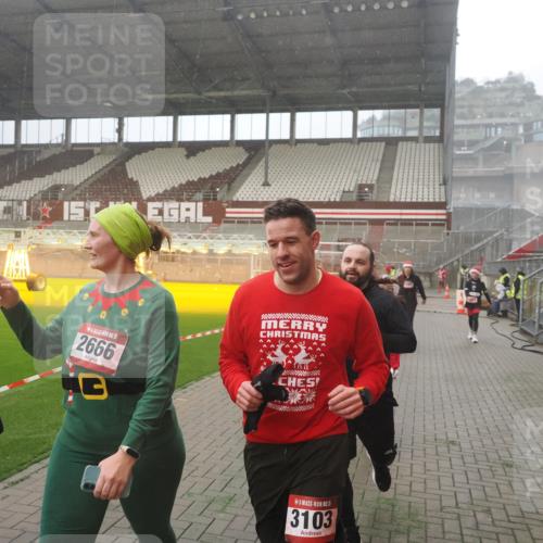 07.12.2025 - St. Pauli X-Mass-Run No. 15 Fabian Wolf http://msf.ph/oto/9393074 07.12.2025 10:15:22 Ziel 308, 431, 436, 438, 1180, 1183, 1885, 2666, 2667, 2668, 3103, 4494, 4536 meine-sportfotos.de