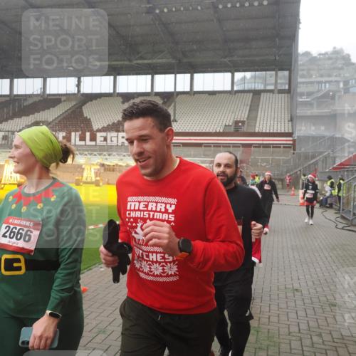 07.12.2025 - St. Pauli X-Mass-Run No. 15 Fabian Wolf http://msf.ph/oto/9393075 07.12.2025 10:15:22 Ziel 308, 431, 436, 438, 1180, 1183, 1885, 2666, 2667, 2668, 3103, 4494, 4536 meine-sportfotos.de