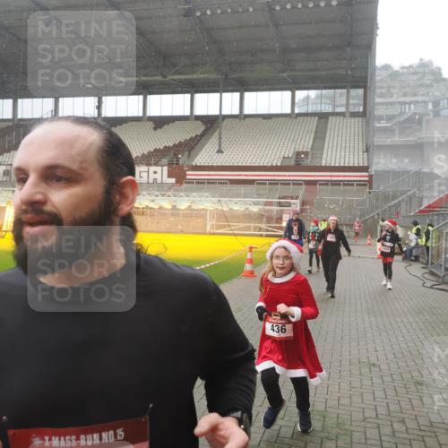 07.12.2025 - St. Pauli X-Mass-Run No. 15 Fabian Wolf http://msf.ph/oto/9393079 07.12.2025 10:15:23 Ziel 431, 436, 438, 1180, 1183, 1885, 2666, 2667, 2668, 3103, 4494, 4536 meine-sportfotos.de