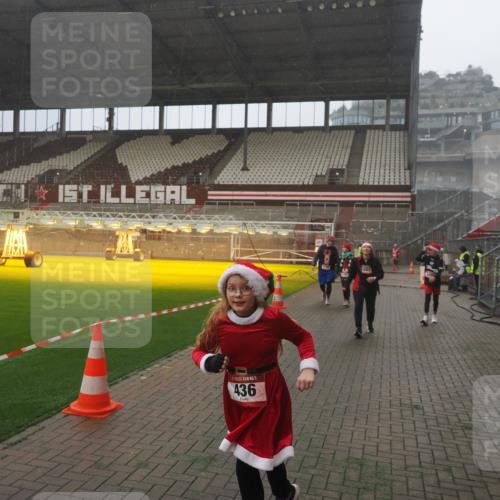 07.12.2025 - St. Pauli X-Mass-Run No. 15 Fabian Wolf http://msf.ph/oto/9393081 07.12.2025 10:15:23 Ziel 431, 436, 438, 1180, 1183, 1885, 2666, 2667, 2668, 3103, 4494, 4536 meine-sportfotos.de