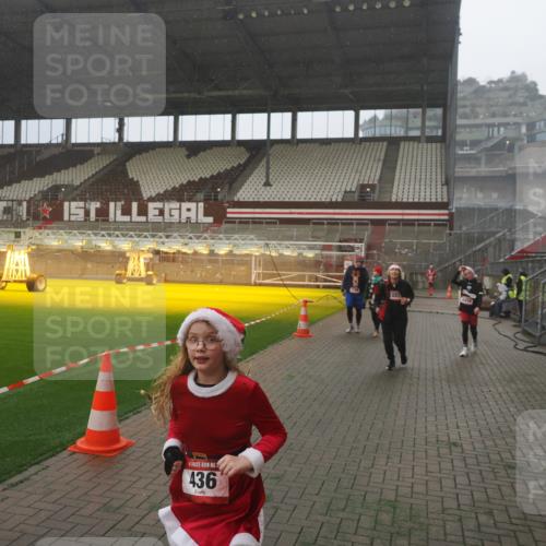 07.12.2025 - St. Pauli X-Mass-Run No. 15 Fabian Wolf http://msf.ph/oto/9393082 07.12.2025 10:15:23 Ziel 431, 436, 438, 1180, 1183, 1885, 2666, 2667, 2668, 3103, 4494, 4536 meine-sportfotos.de