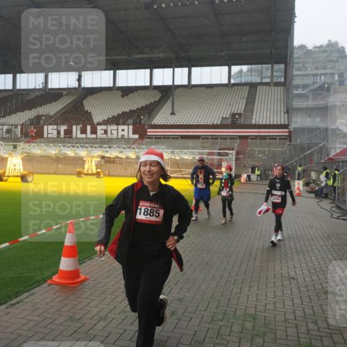 07.12.2025 - St. Pauli X-Mass-Run No. 15 Fabian Wolf http://msf.ph/oto/9393089 07.12.2025 10:15:26 Ziel 431, 436, 438, 1180, 1183, 1885, 3053, 3103, 4494, 4536 meine-sportfotos.de