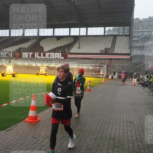 07.12.2025 - St. Pauli X-Mass-Run No. 15 Fabian Wolf http://msf.ph/oto/9393097 07.12.2025 10:15:29 Ziel 431, 436, 438, 1180, 1183, 1885, 3053, 3103, 4494, 4536 meine-sportfotos.de