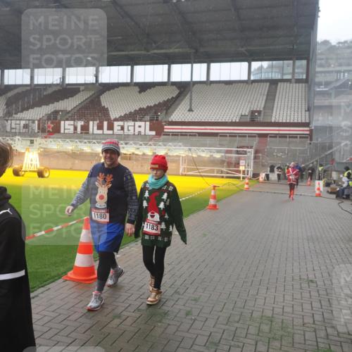 07.12.2025 - St. Pauli X-Mass-Run No. 15 Fabian Wolf http://msf.ph/oto/9393100 07.12.2025 10:15:30 Ziel 431, 436, 1180, 1183, 1885, 2745, 3053, 3103, 4494, 4536 meine-sportfotos.de